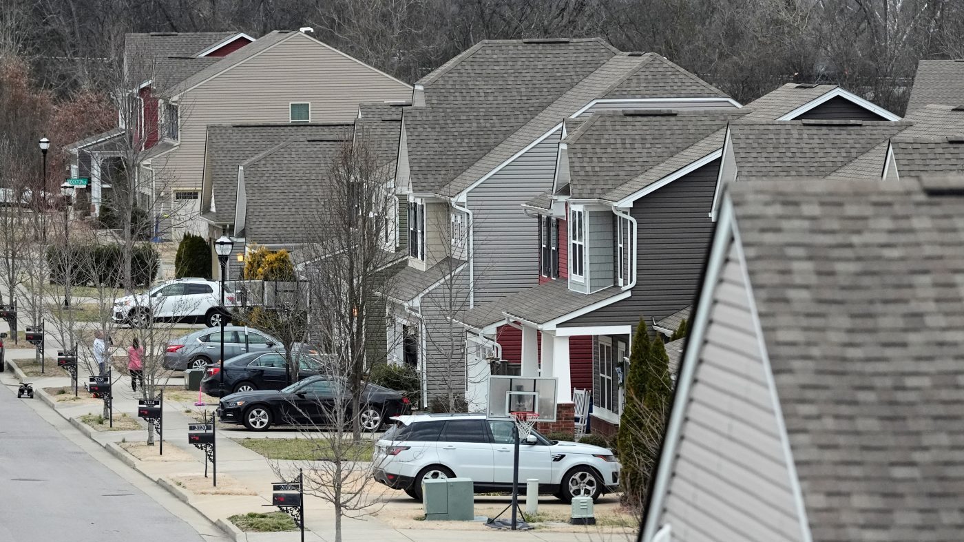 30-Year Mortgage Rate Climbs Past 7% for First Time Since January