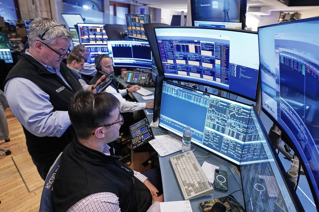 AI-Driven Market Rally Echoes Dot-Com Risks as Analysts Warn of Bubble