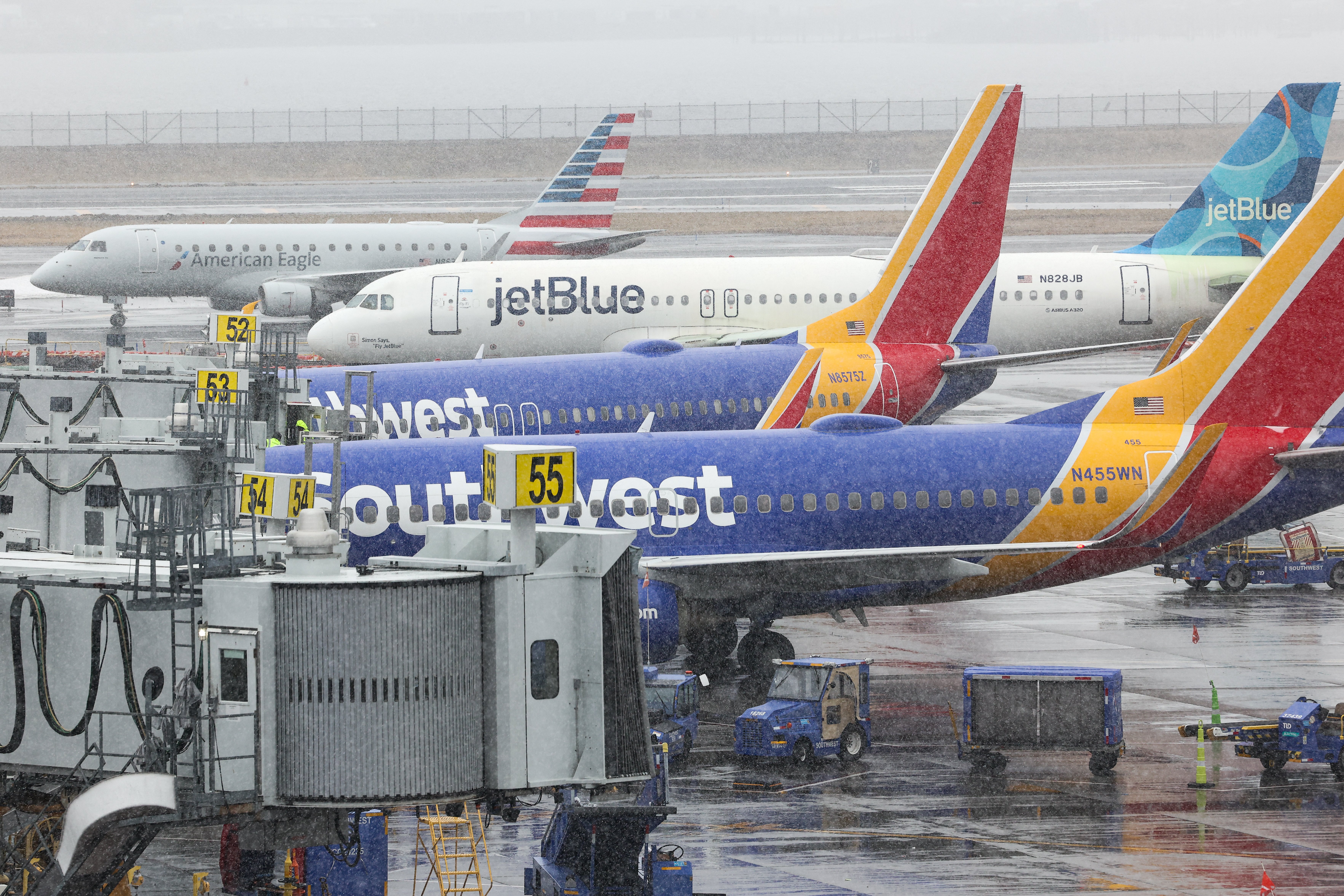 Airlines Push Back on Permanent Daylight Saving, Demand Two-Year Delay