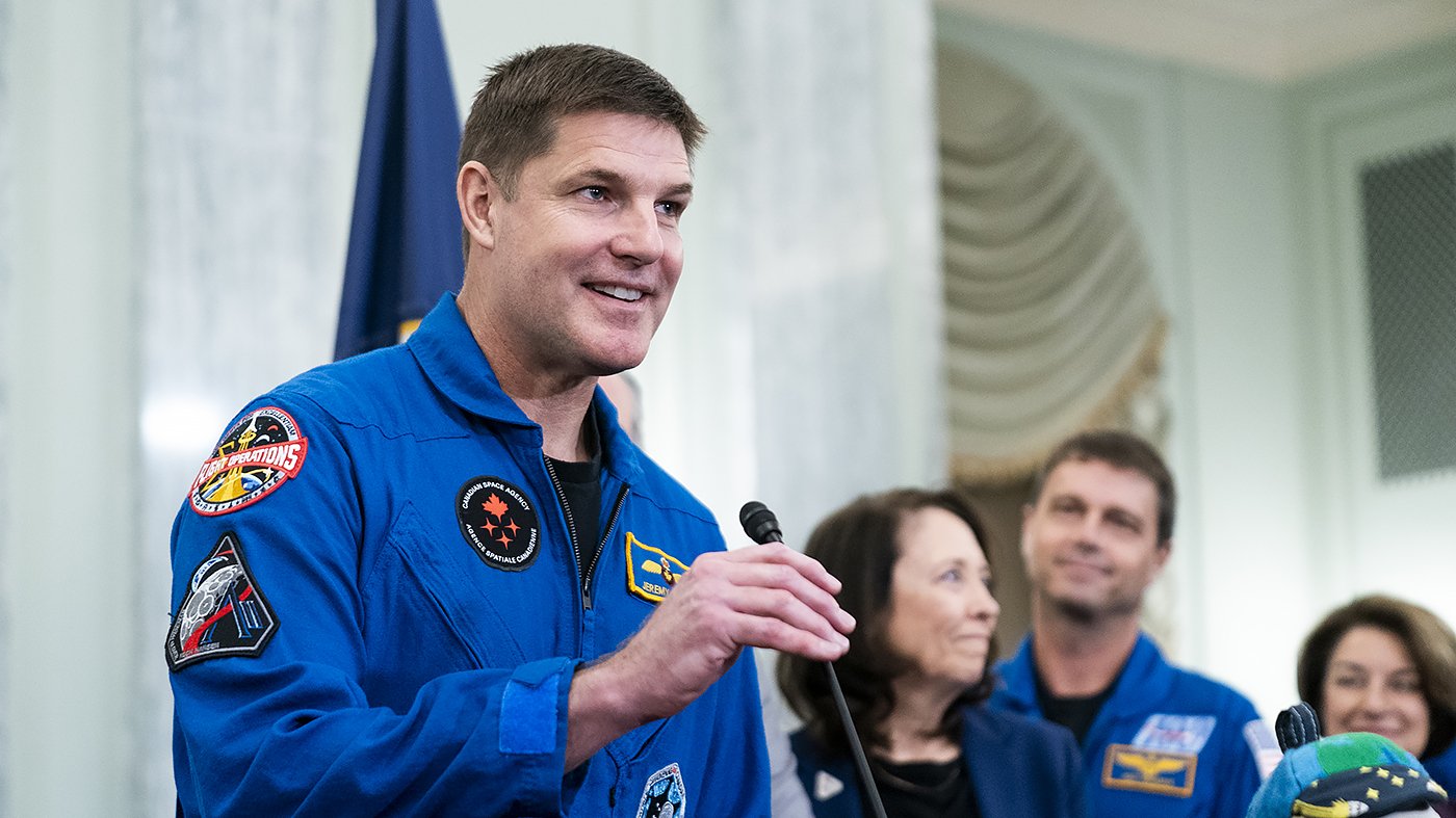 Artemis II Astronaut Jeremy Hansen Steps Down from Canadian Space Agency