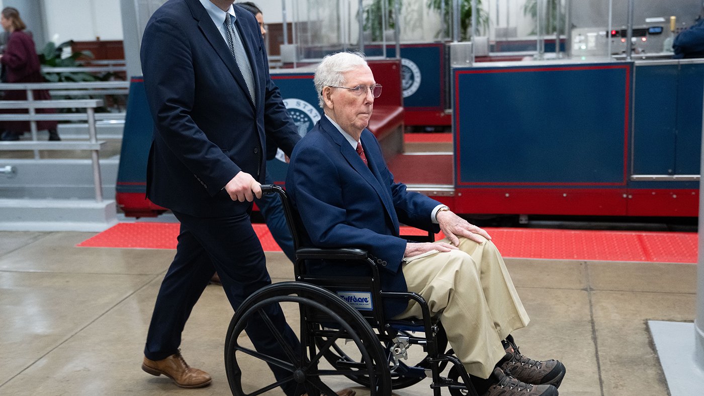 Beshear Demands McConnell Disclose Health Details After Cardiac Arrest
