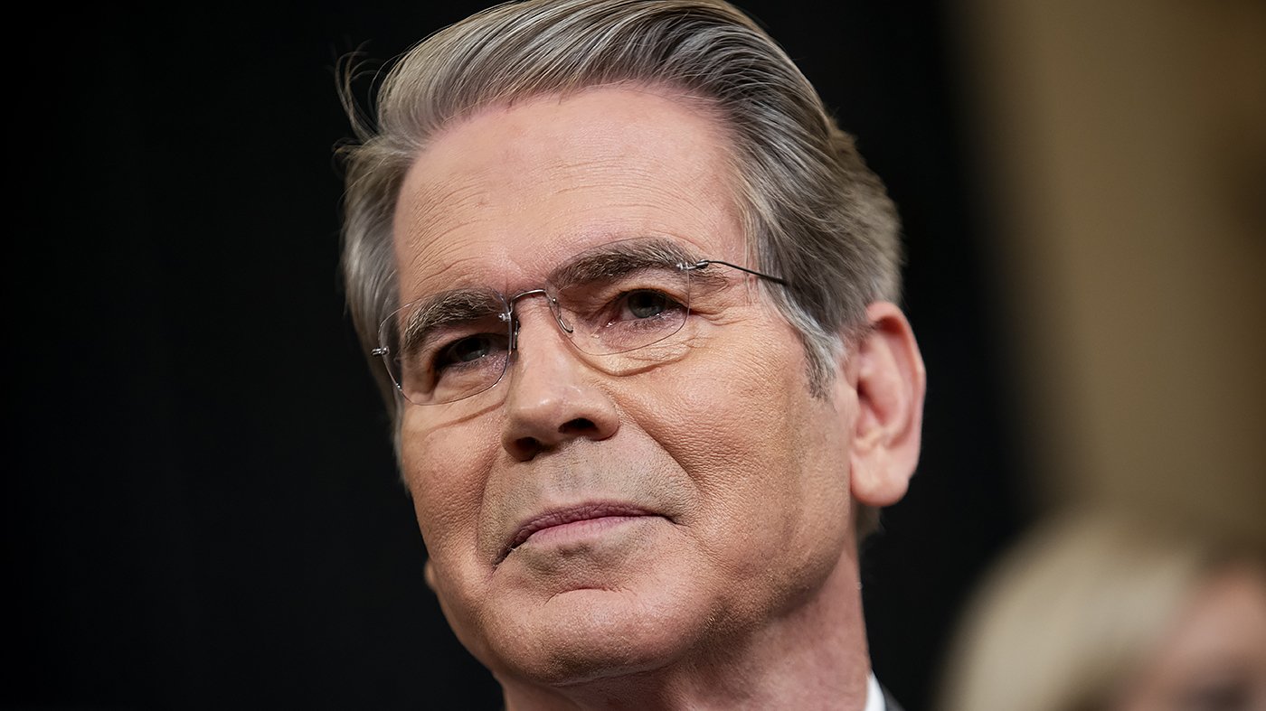 Bessent Dismisses Ethics Concerns Over Trump's $1B Crypto Profits