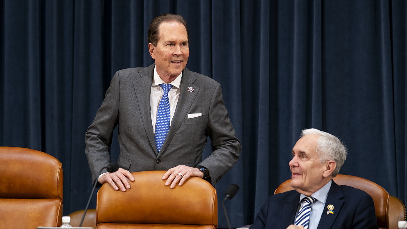 Bipartisan Bill Seeks Medicare Coverage for Early Alzheimer's Blood Tests