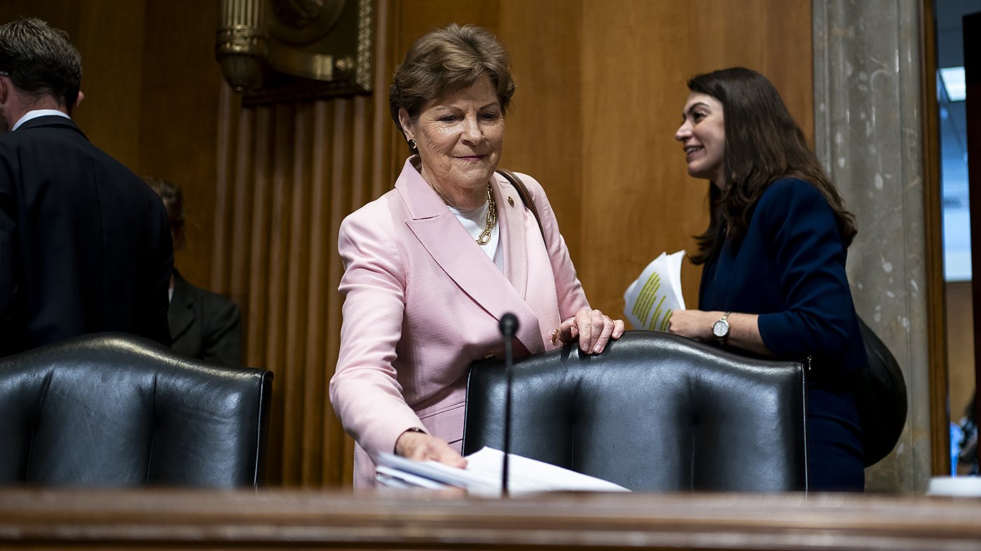 Bipartisan Push for Russia Sanctions Bill Gains Momentum After Graham's Death