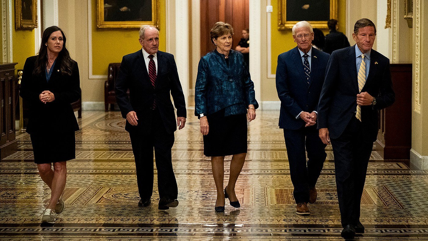 Bipartisan Senators Push for U.S. Support of Russian Opposition