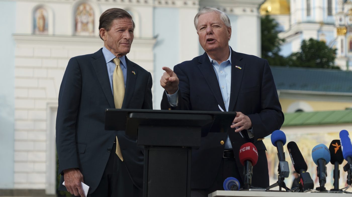 Bipartisan Senators Strike Deal with White House to Advance Russia Sanctions Bill