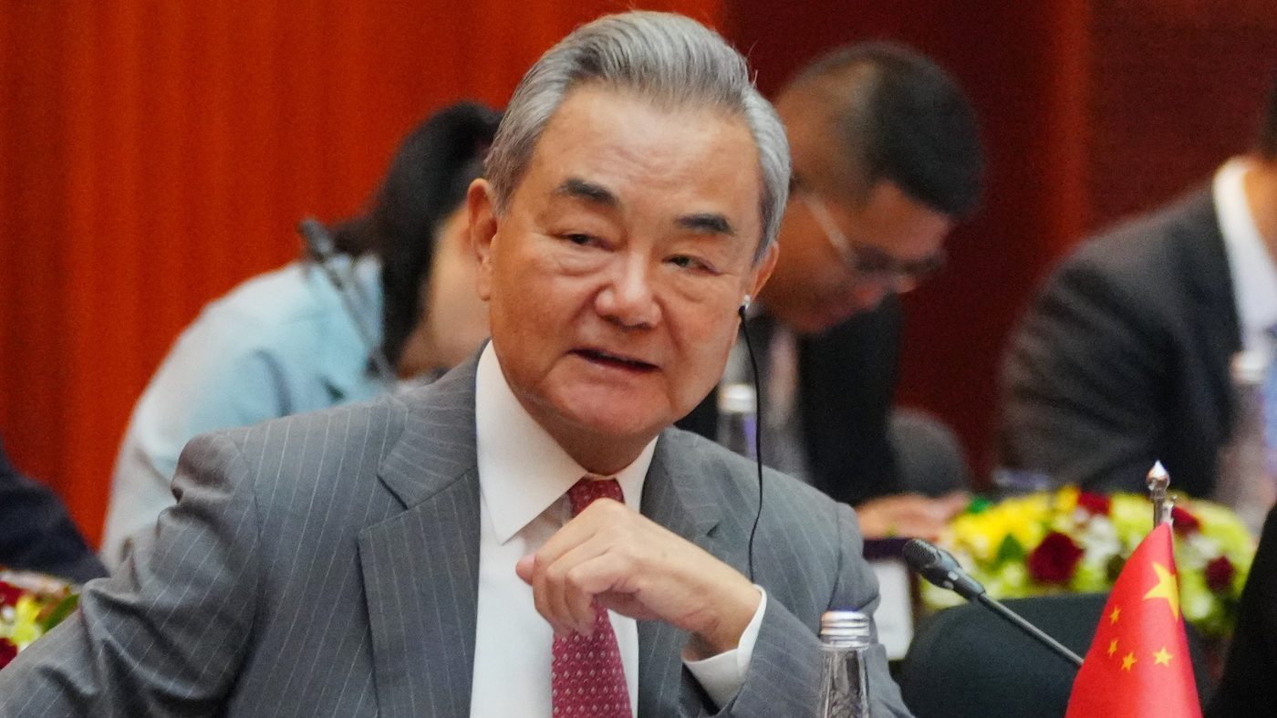 China's Wang Yi Urges US to 'Overcome Obstacles' Ahead of Xi-Trump Summit