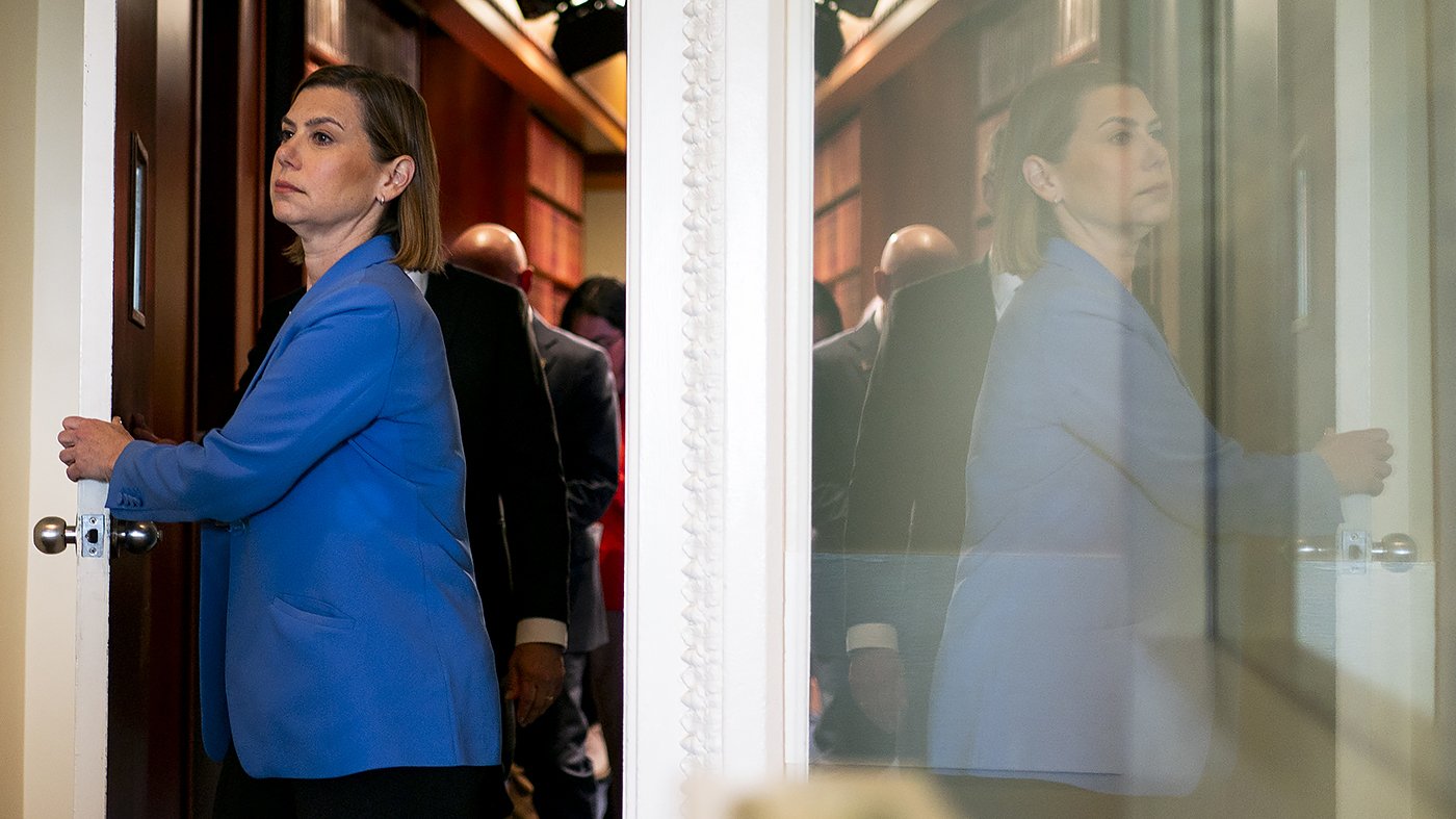 Congressional Black Caucus Defends Jeffries After Slotkin's Call for New Democratic Leadership