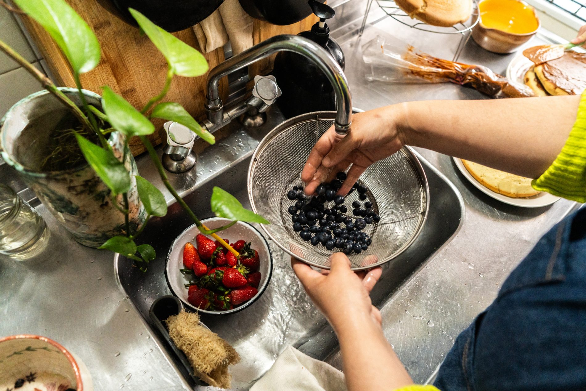 Cyclospora Outbreak: Vinegar's Effect on Produce Safety Questioned