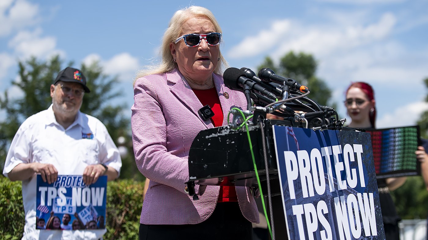 Democratic Lawmakers Demand Probe After ICE Killing of Houston Immigrant