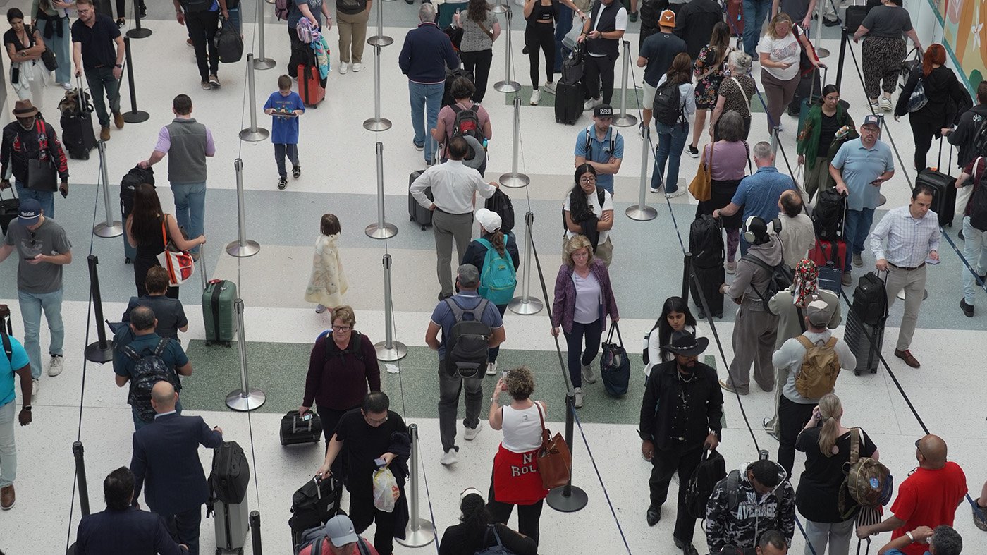 Democratic Unity Fractures Over DHS Shutdown as TSA Pay Crisis Mounts