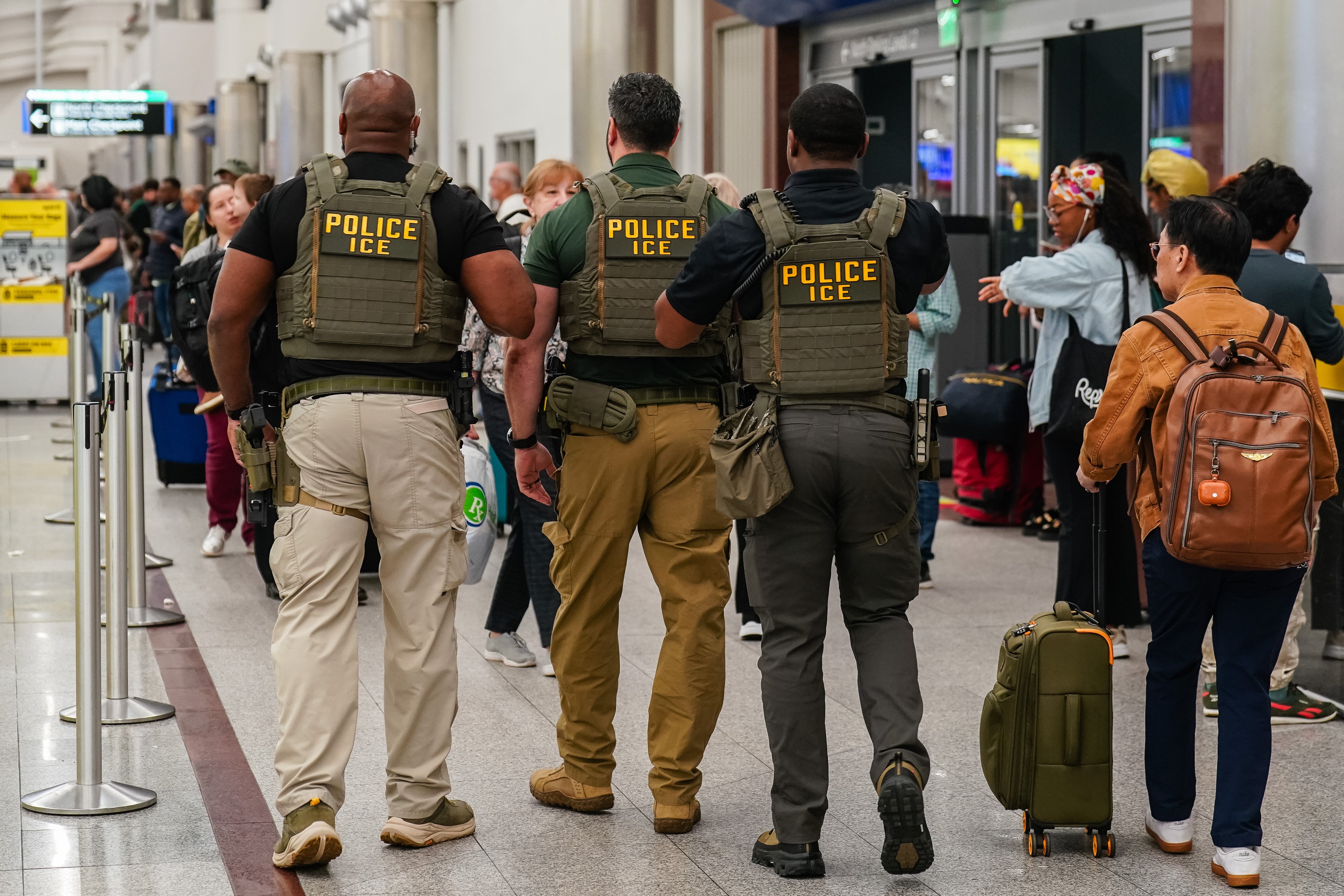 DHS Chiefs Warn Shutdown Pushing Agencies to 'Tipping Point' as TSA Exodus Grows