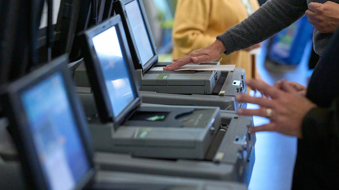 Early Voting Surge in Key States Boosts Democratic Hopes