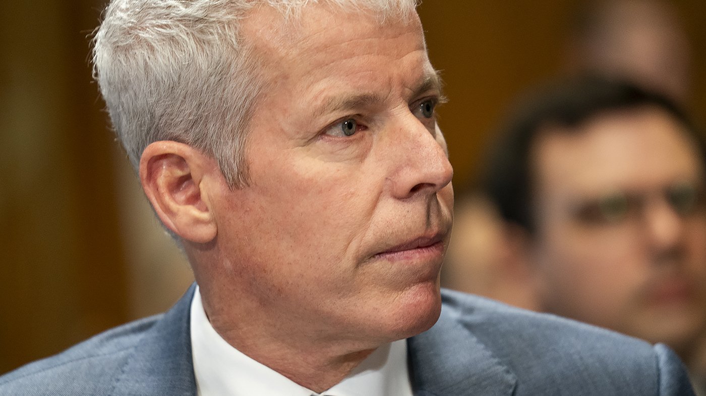 Energy Secretary Wright: Gas Prices May Not Fall Below $3 Until 2025 Amid Hormuz Crisis