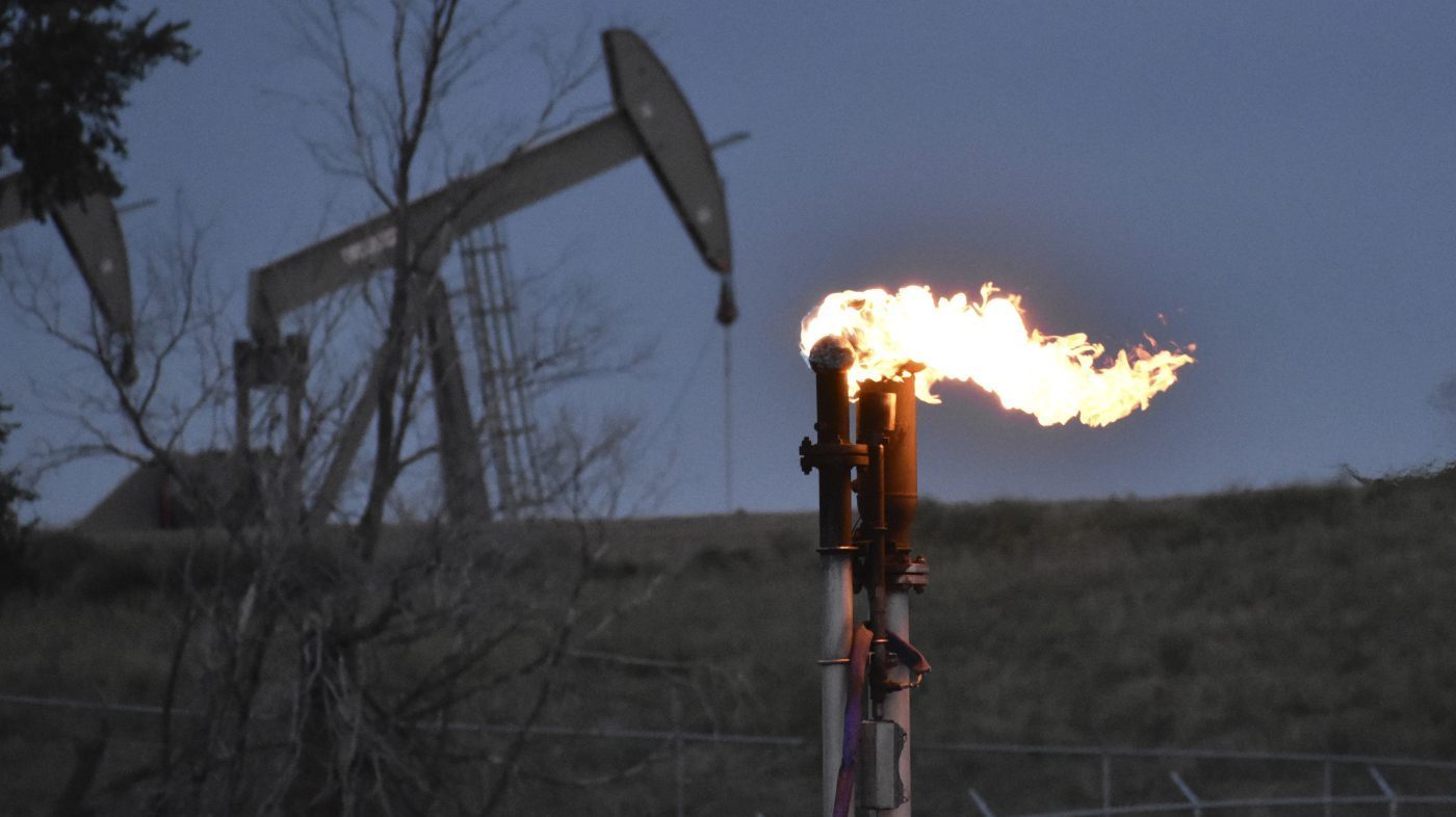 EPA moves to ease methane rules for oil and gas drillers