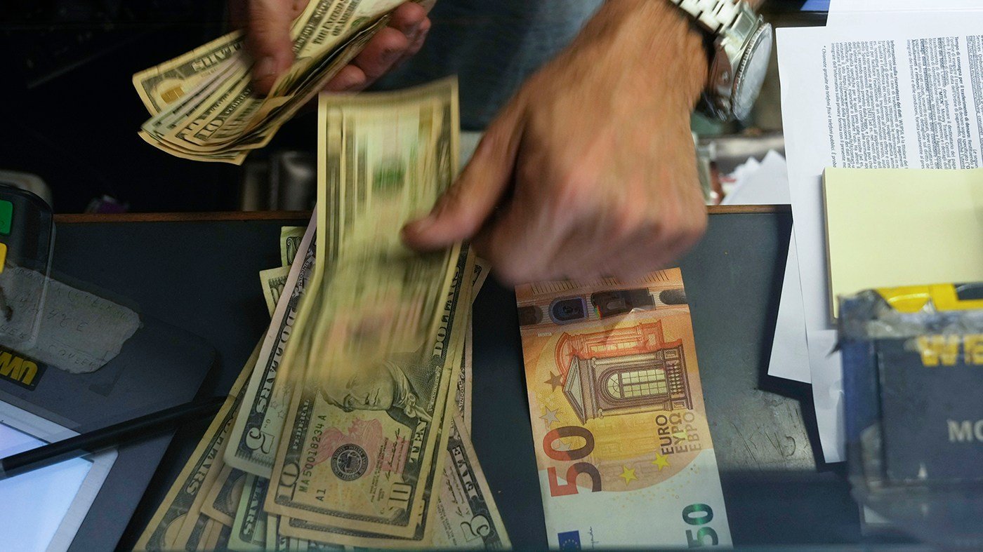 Euro Hits 17-Month Low as European Debt Pressures Mount