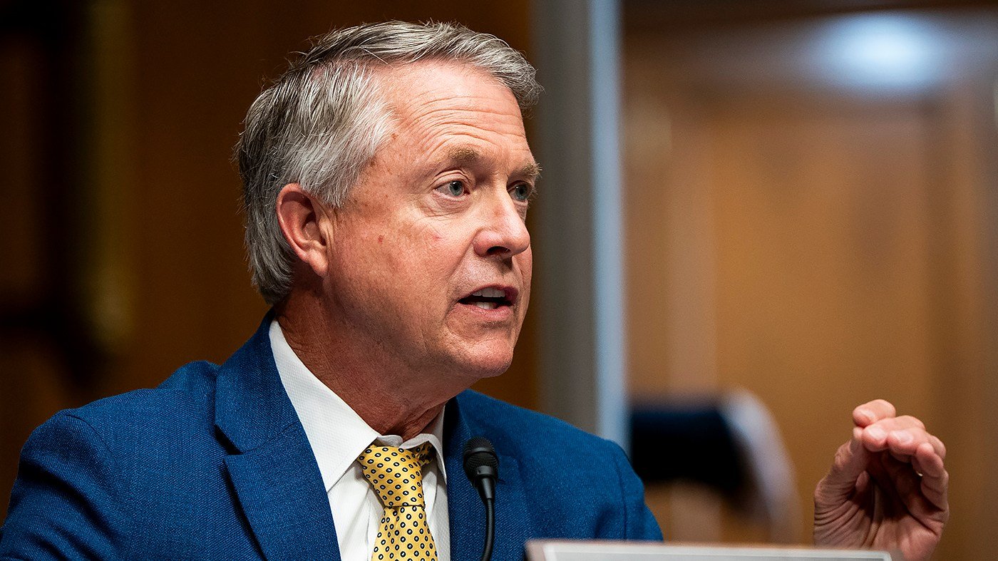 Ex-Kansas GOP Governor Endorses Democrat in Senate Race Against Marshall