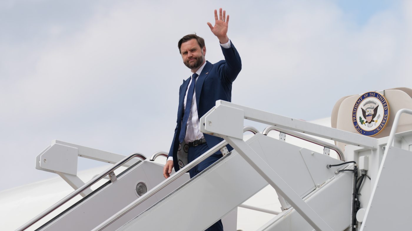 Ex-Trump Aide: Vance Was 'Fall Guy' for Failed Iran Deal