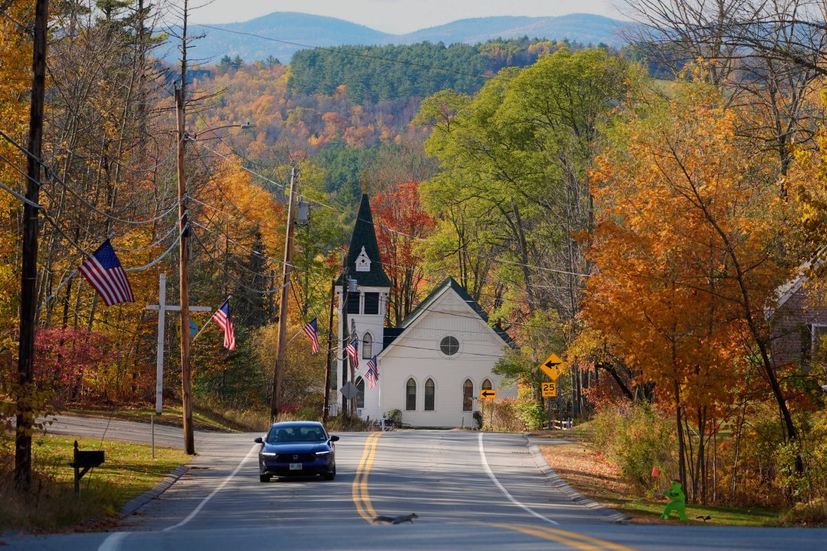 Fall Forecasts Diverge: NOAA Predicts Warmth as Almanacs Split