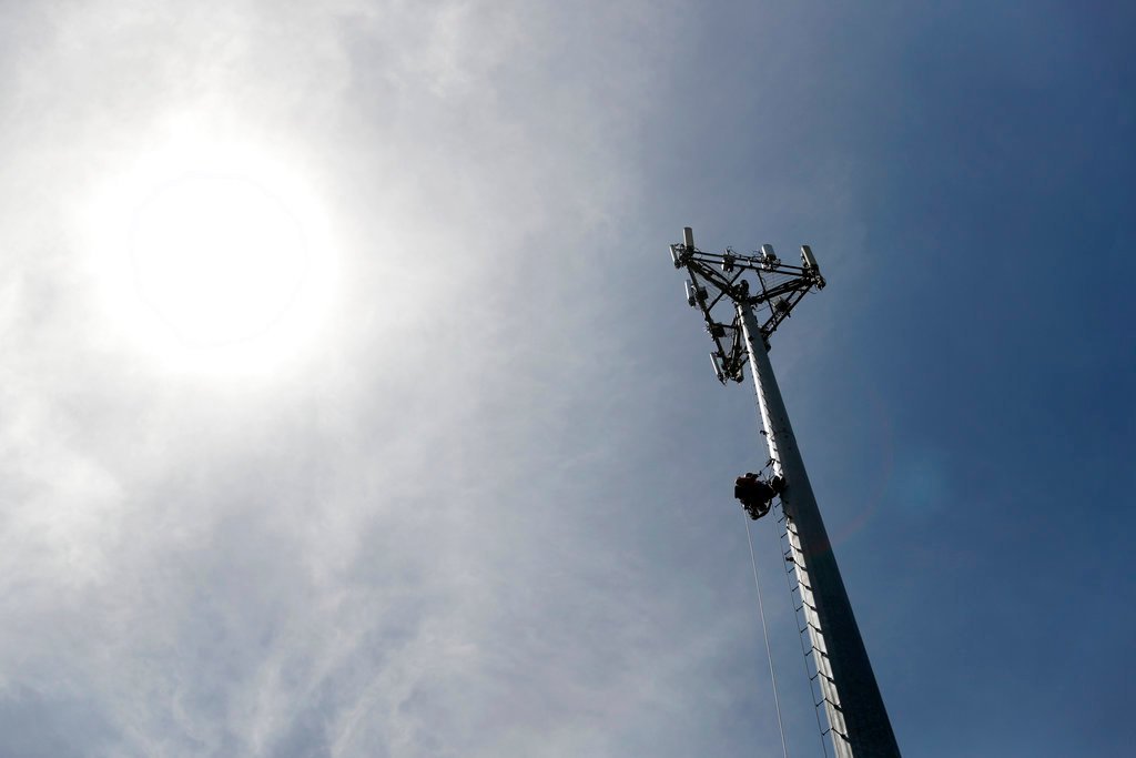 FCC urged to use 5G Fund for satellite coverage in rural dead zones