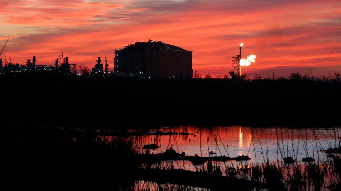 FERC Moves to Fast-Track LNG Terminal Expansions, Cut Air Quality Reviews
