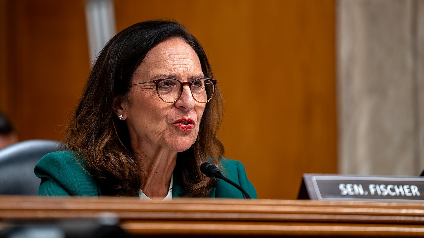 Fischer Blocks Schumer Bid to Halt Taxpayer Funds for Qatar-Donated Air Force One