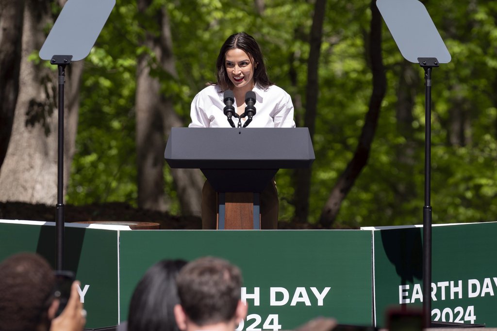 Gallup Poll: Environmental Anxiety Hits Record High as Trump Doubles Down on Fossil Fuels