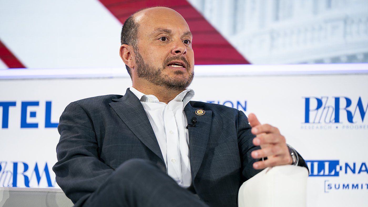 Garbarino Demands ICE Body Camera Update After Two Fatal Shootings