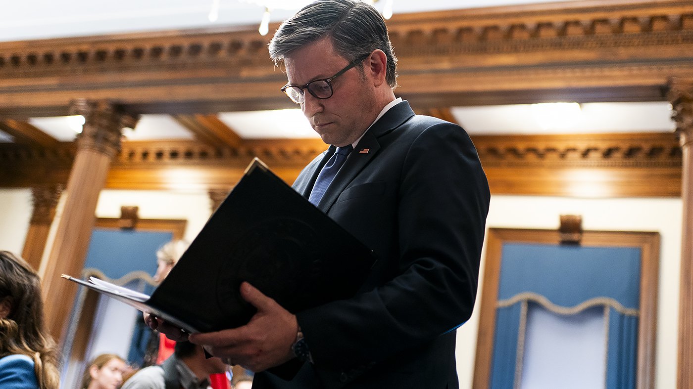 GOP Rushes FISA Extension as Dem Fury Over Pulte DNI Appointment Grows