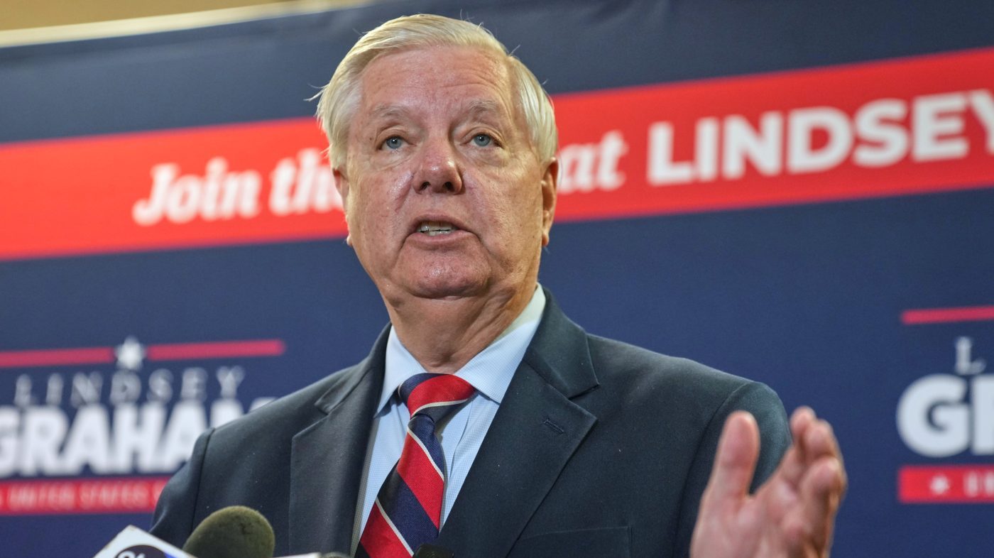 Graham Endorses Trump's 48-Hour Iran Ultimatum, Warns of 'Overwhelming' Military Response