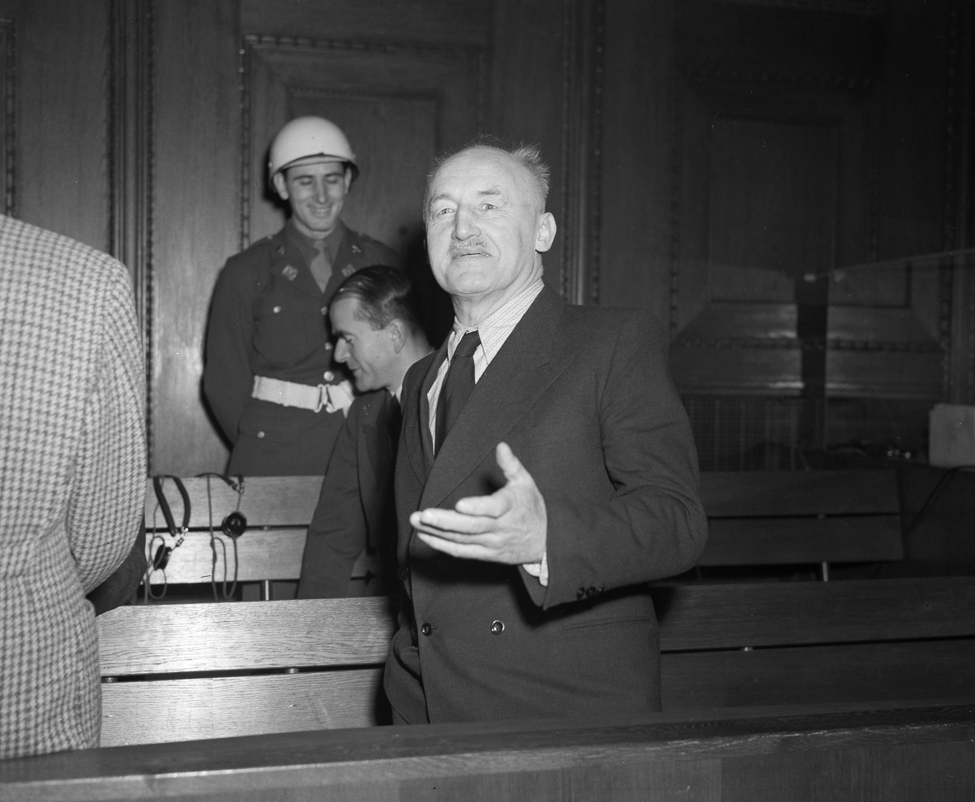 Grandson of Auschwitz Victim Finds Torah Volumes in Nazi Editor's Library, Writes on Enablers