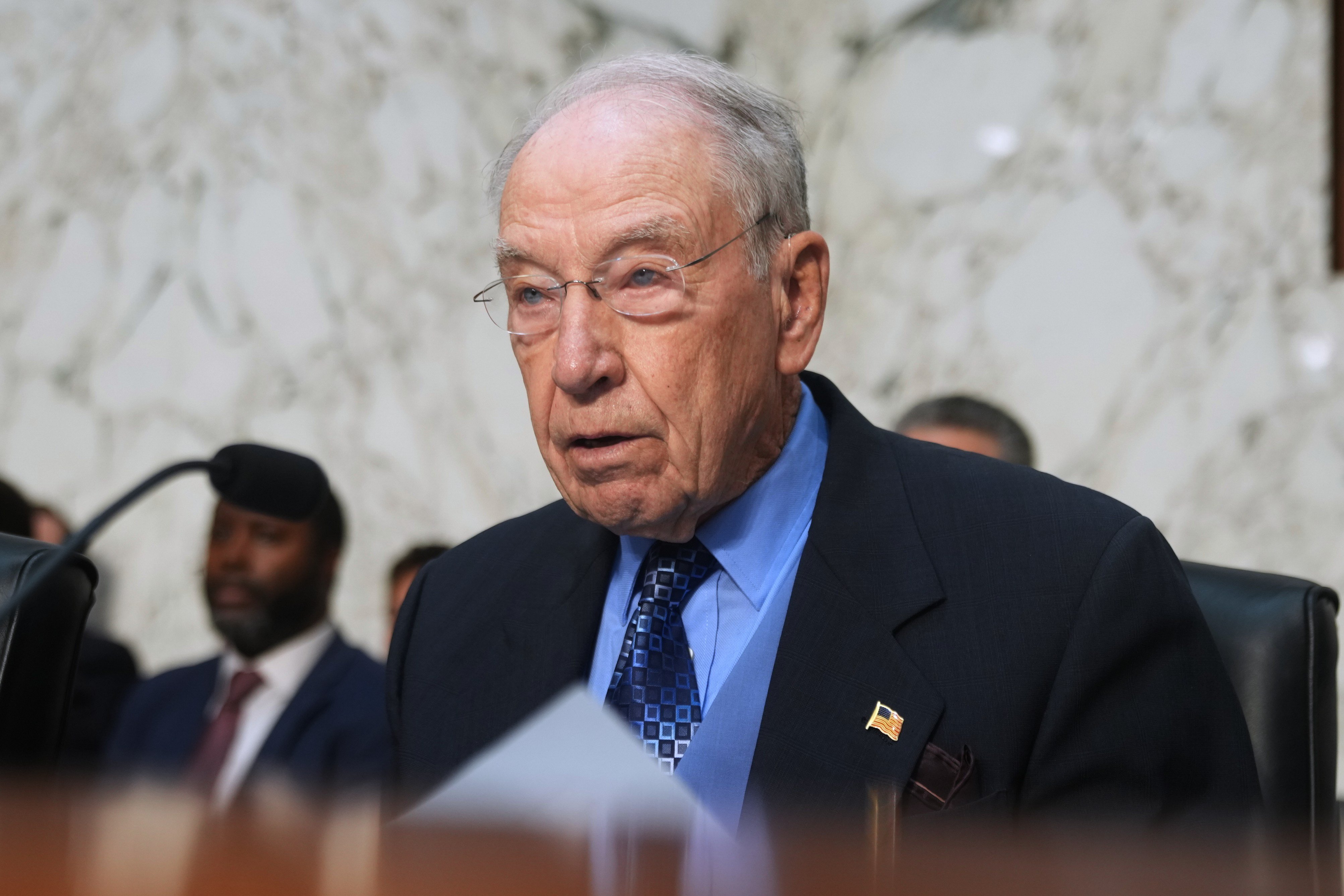 Grassley Presses Trump Admin to Finalize Kratom Ban Rule