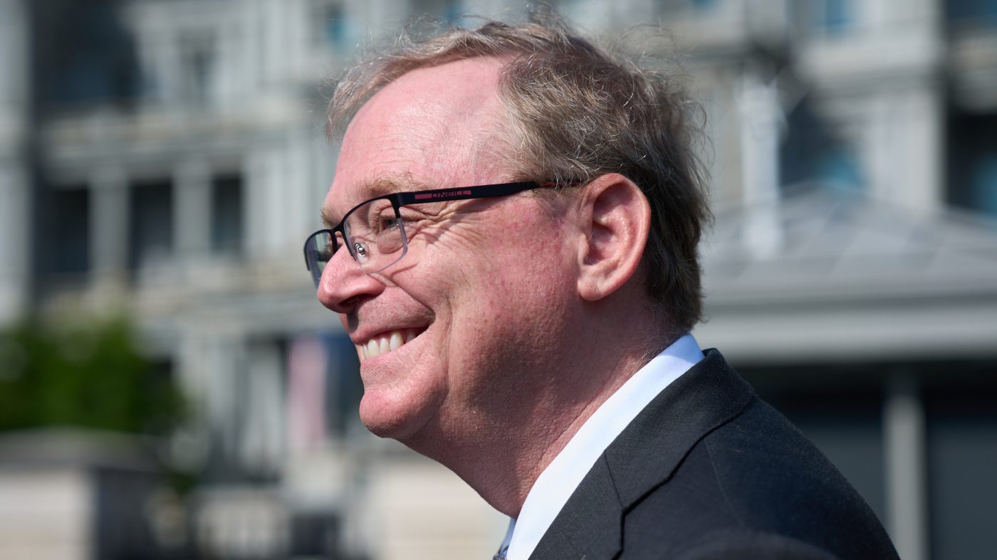 Hassett: Strong Spending Proves Economy Is Booming Despite Polls