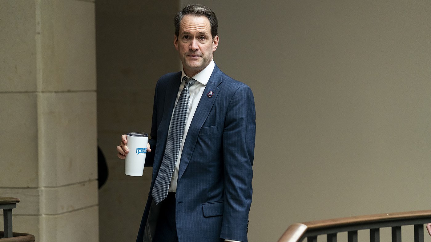 Himes Warns Trump's New Air Force One Poses Security Risks