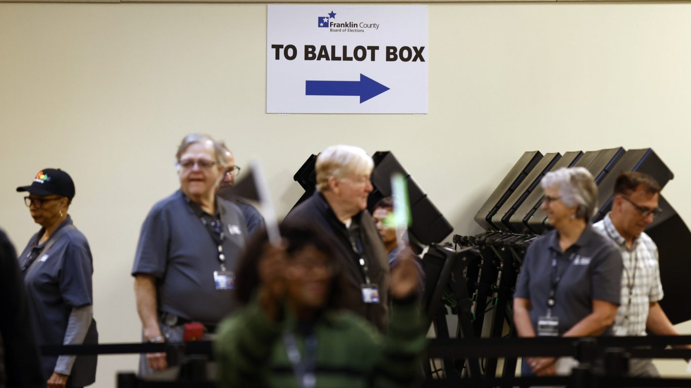 Independents Surge to 47% as Midterms Approach, Poll Shows