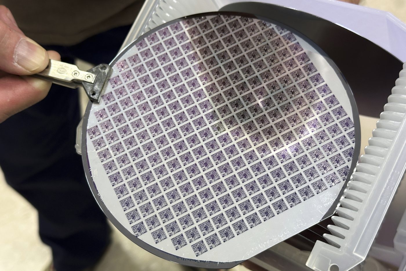 Iran Conflict Chokes Helium Supply, Creating New Vulnerability for Global Chip Industry