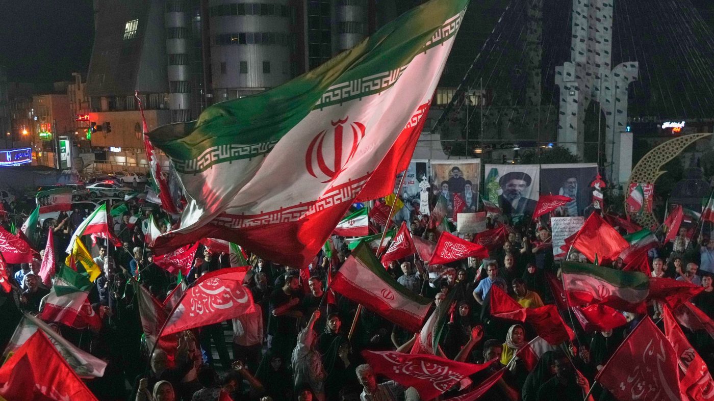 Iran Warns of Full-Scale War if US Strikes Continue, Threatens 'No Safe Borders'