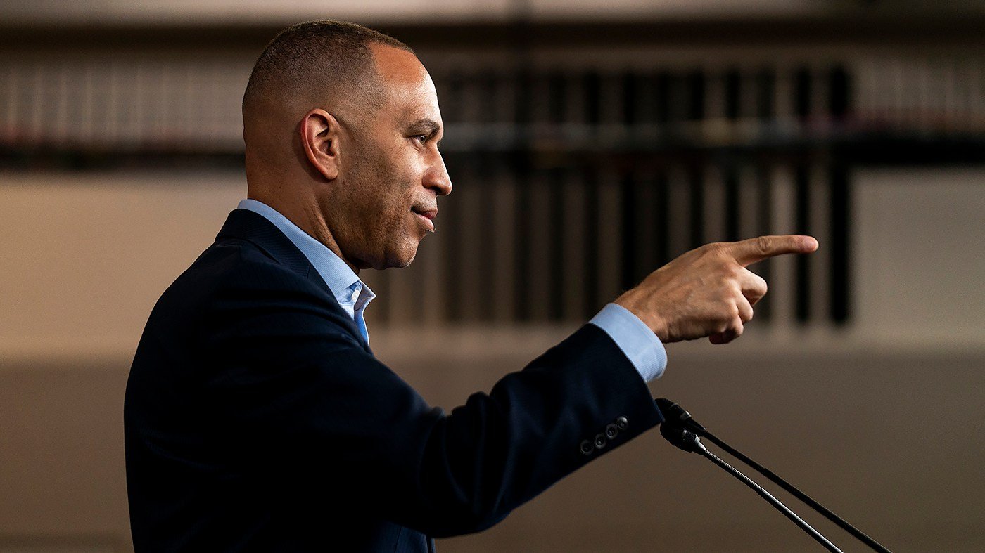Jeffries Faces Backlash After Two Centrists Side With GOP on Rules Vote