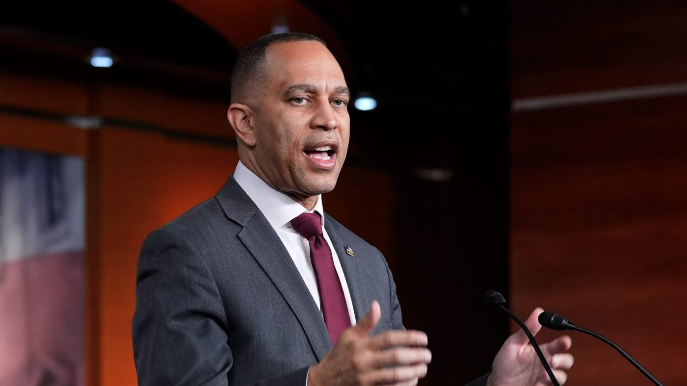 Jeffries to Address DHS Funding Impasse as GOP Signals Potential Deal