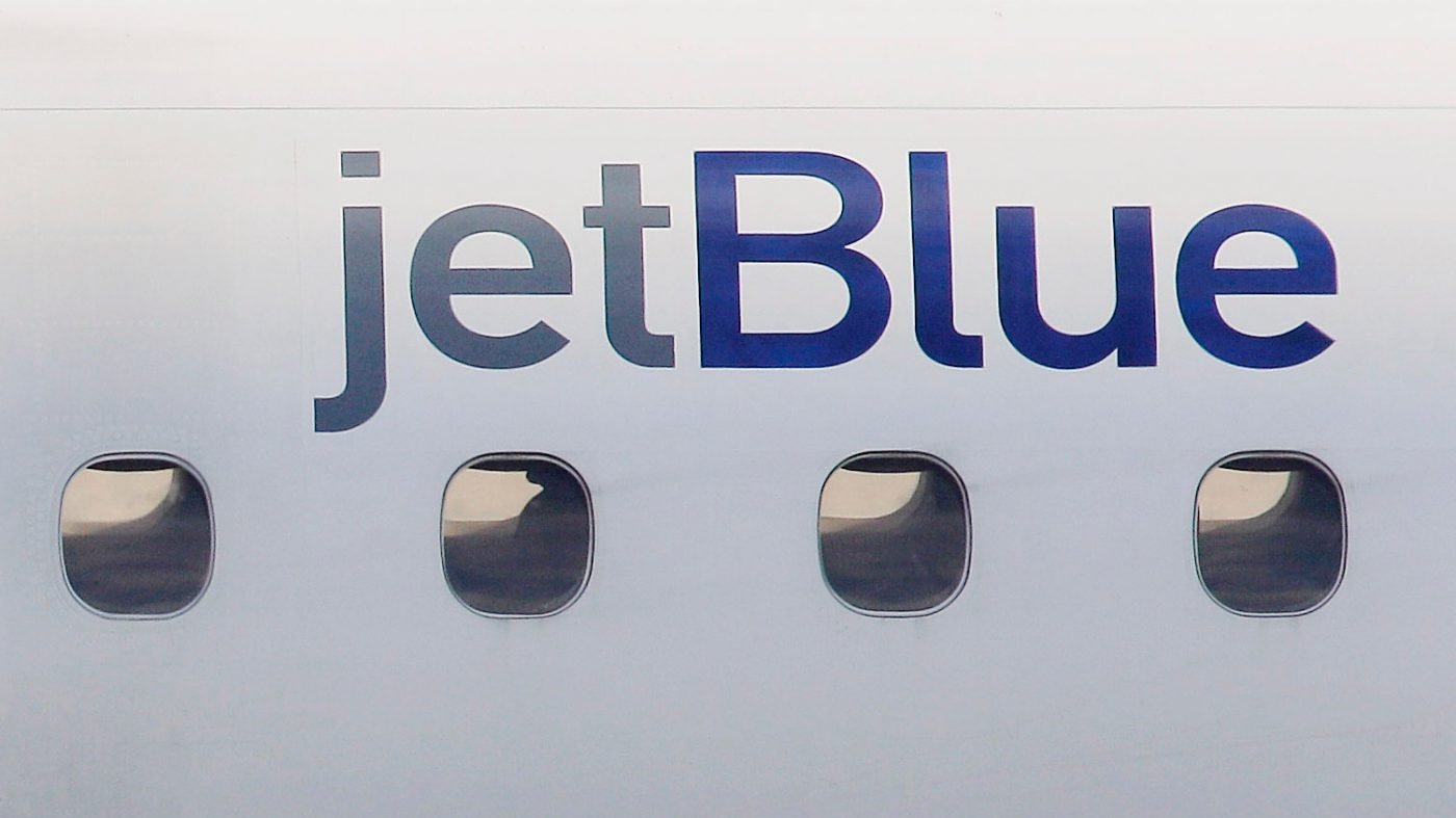 JetBlue Flight Aborts Takeoff After Striking Coyote on Rhode Island Runway