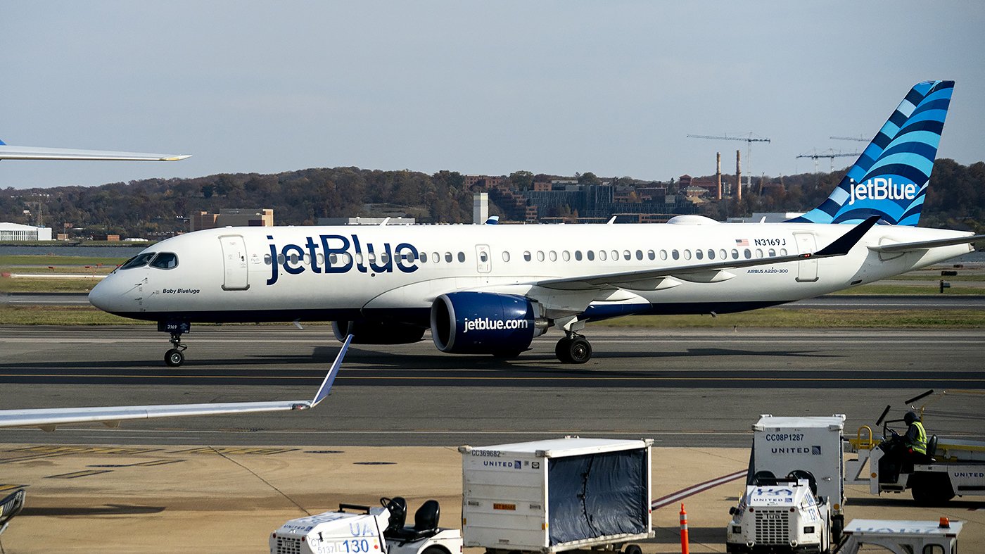 JetBlue Pilot Reports Drone Strike on Final Approach to JFK