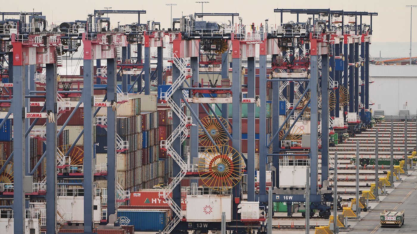 Judges Wrestle With 1974 Trade Law as Trump's New 10% Tariffs Face Legal Challenge