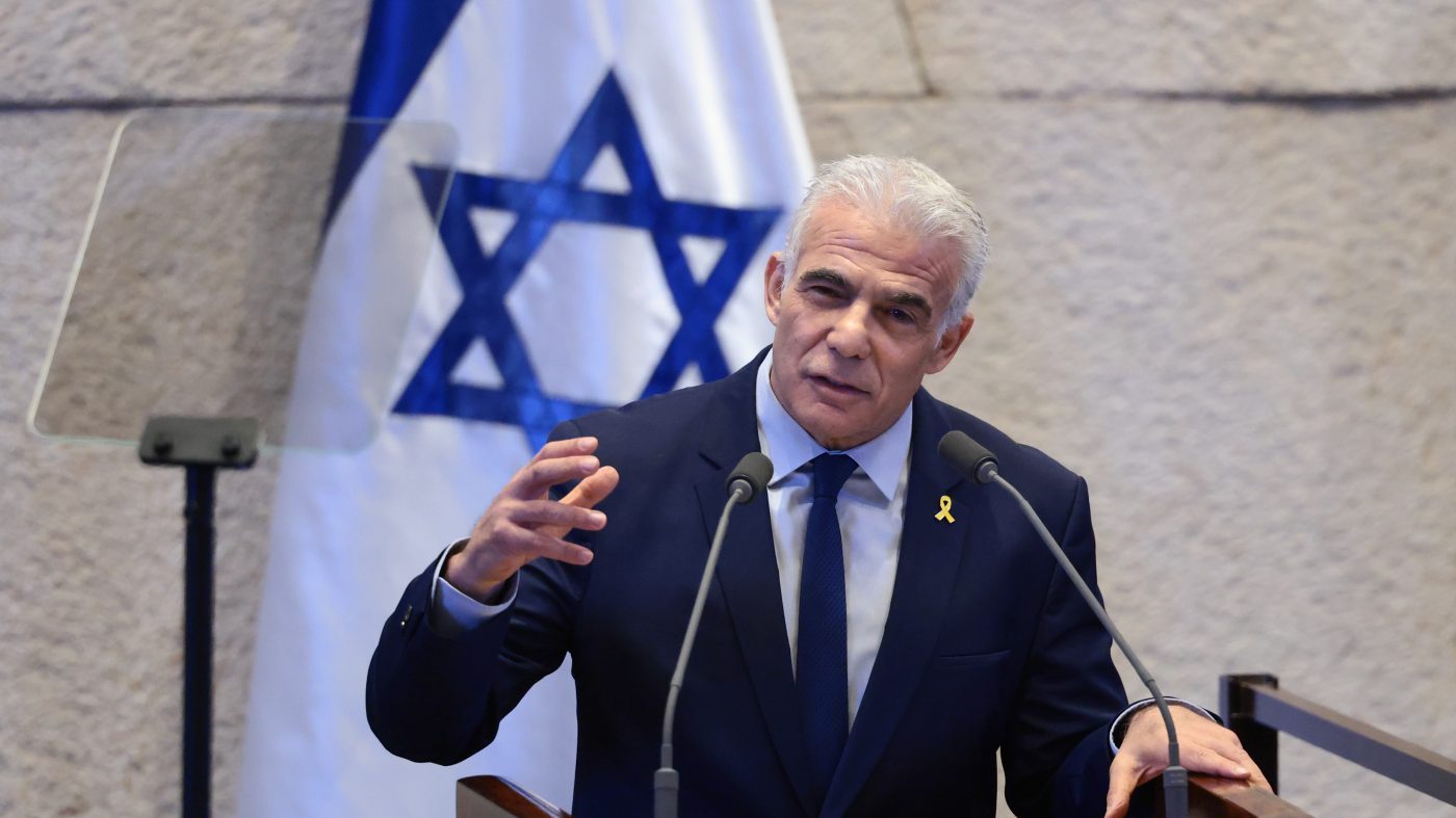 Lapid Denounces US-Iran Ceasefire as Strategic Failure, Criticizes Netanyahu's Exclusion