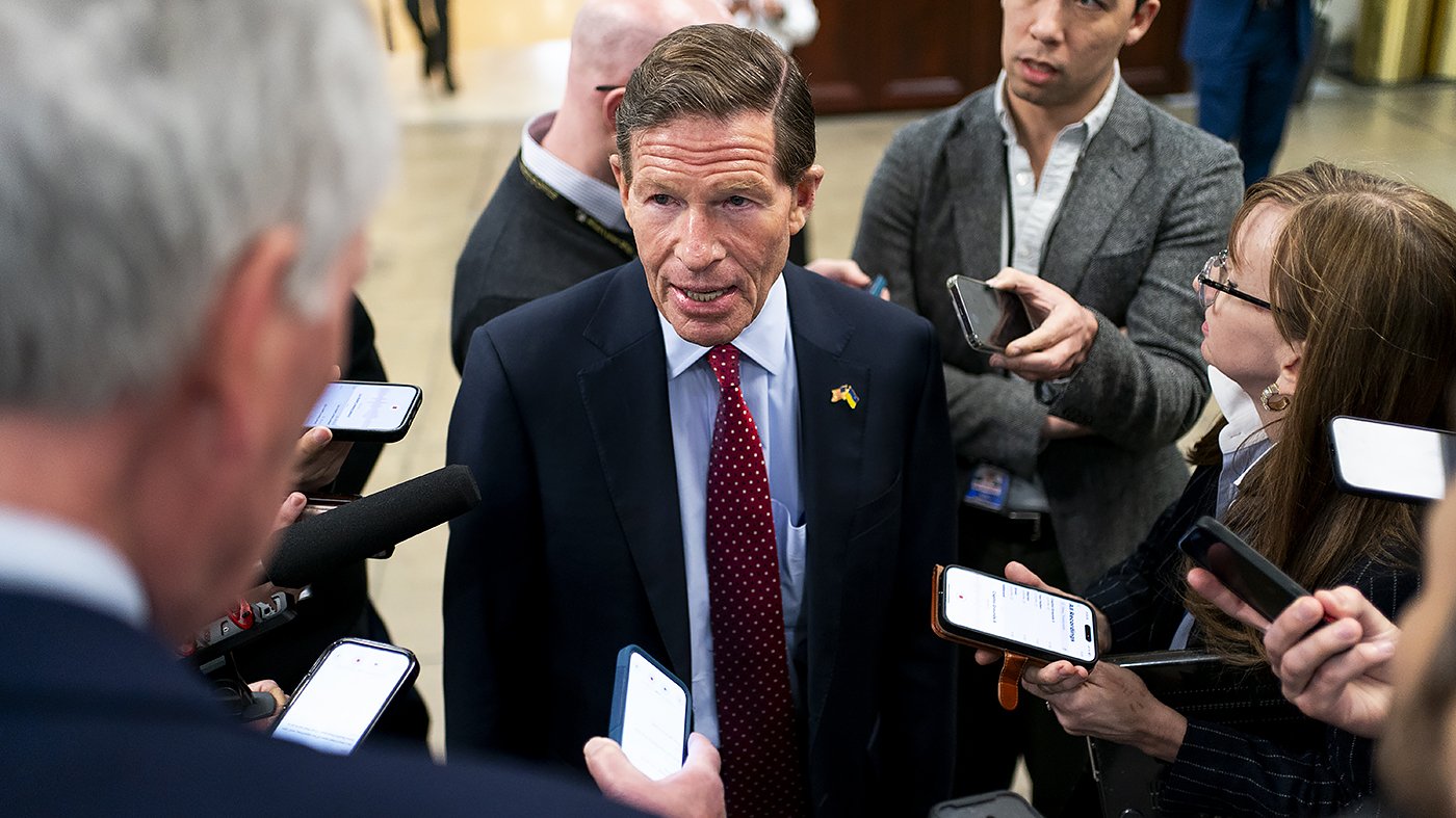 Lawmakers Demand Clarity as Trump Deploys 82nd Airborne, Escalating Iran Buildup