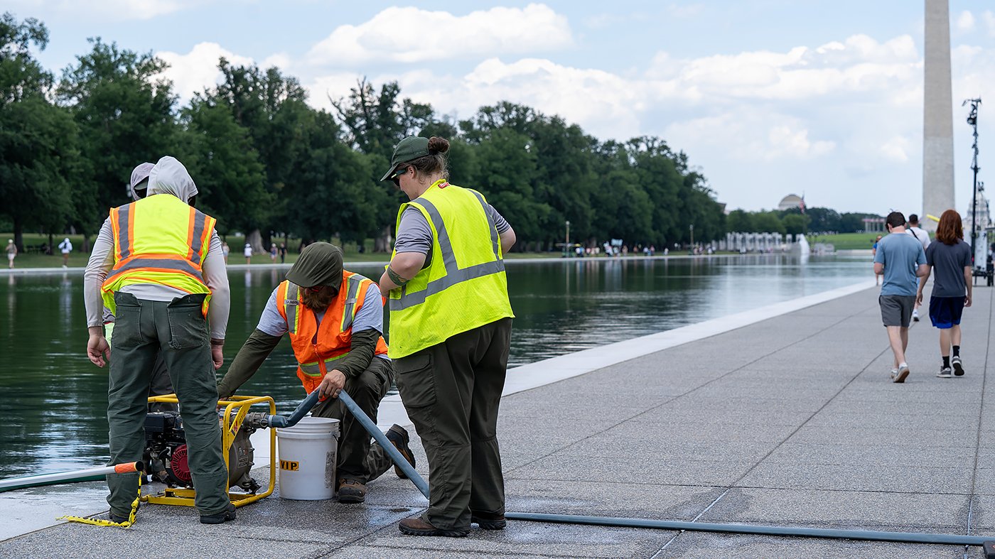 Lincoln Memorial Reflecting Pool Costs Surge to $14.7 Million Amid Algae Crisis