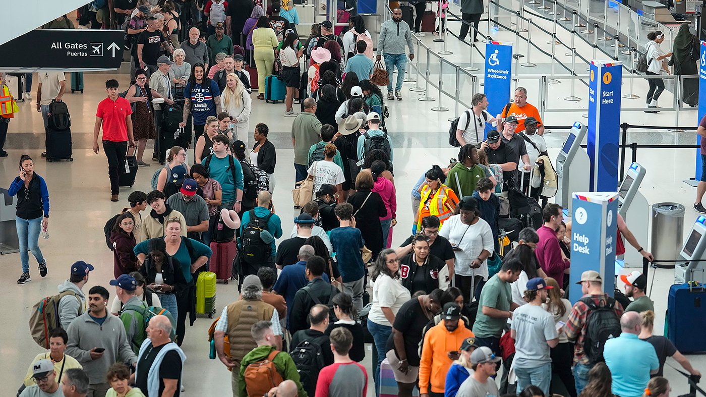 Major Airports Face Critical Staffing Crisis as Unpaid TSA Officers Stay Home