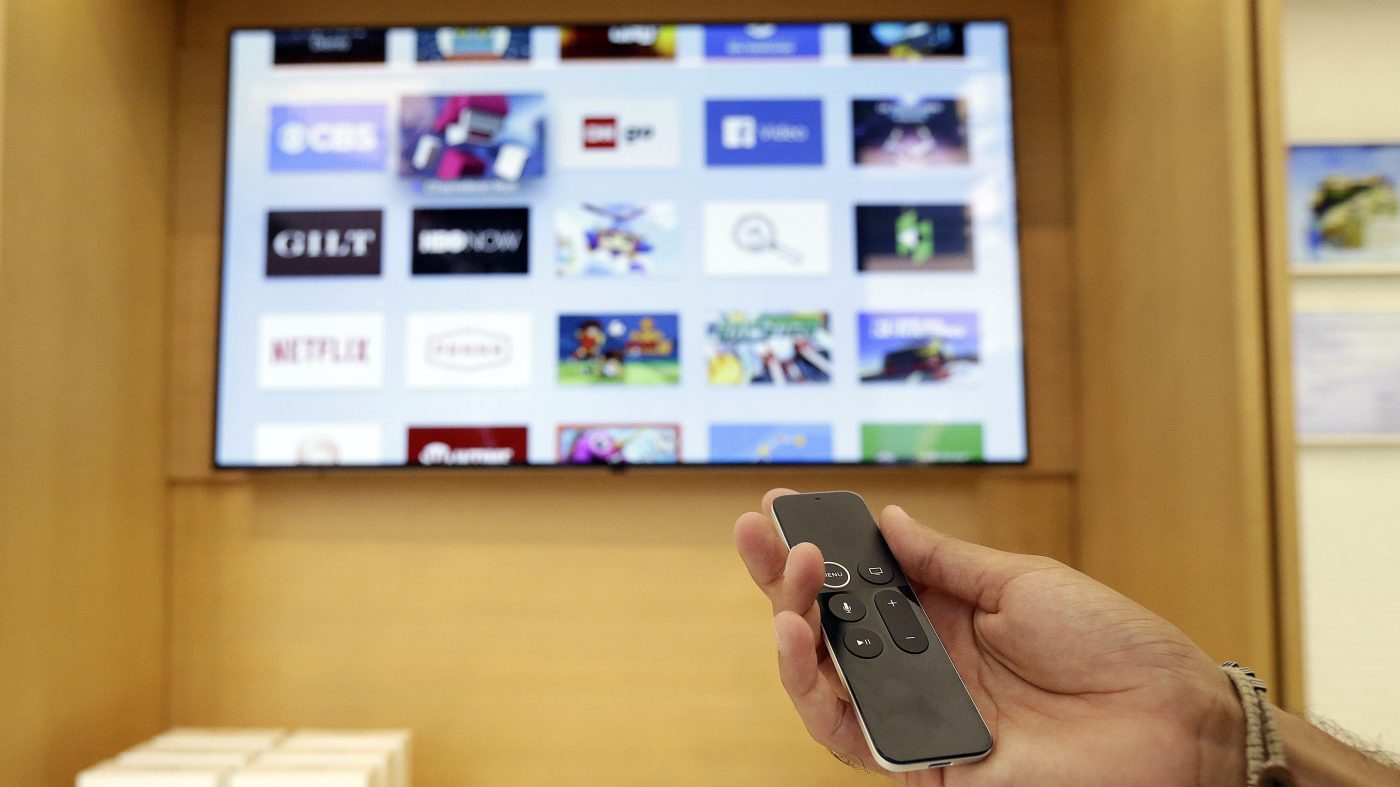 Midlife TV Binge Linked to Alzheimer's Brain Changes in Men