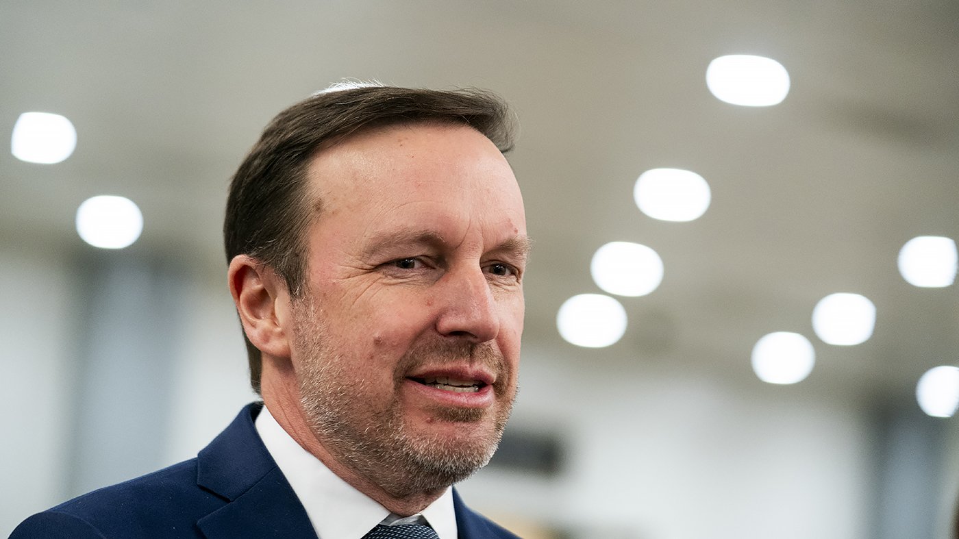 Murphy Accuses Trump of Threatening War Crimes in Iran Ultimatum