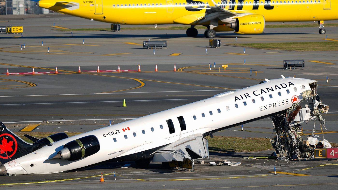 NTSB Probes Controller's Role in Fatal LaGuardia Runway Collision