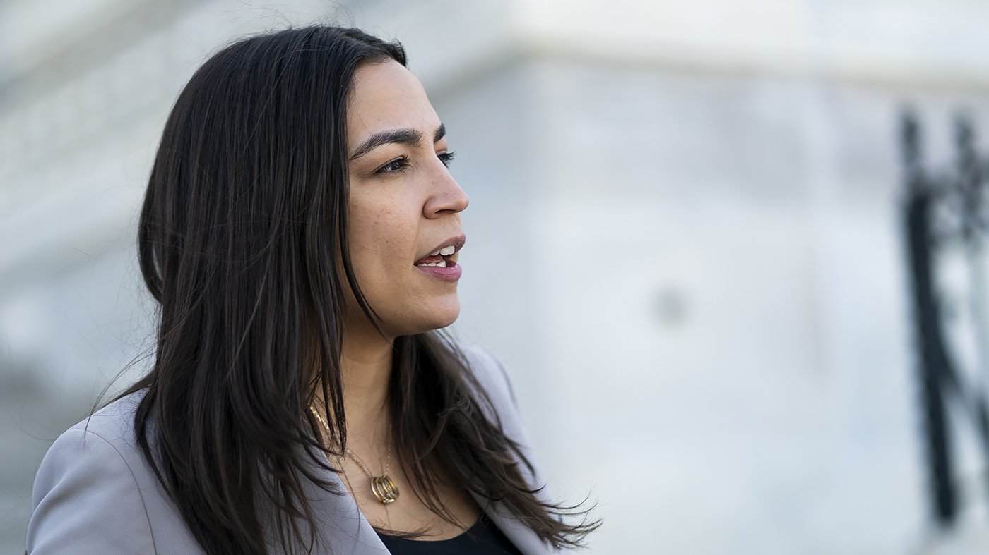 Ocasio-Cortez Pushes Antitrust Action, Moratorium on AI Data Centers Amid Tech Price Surge